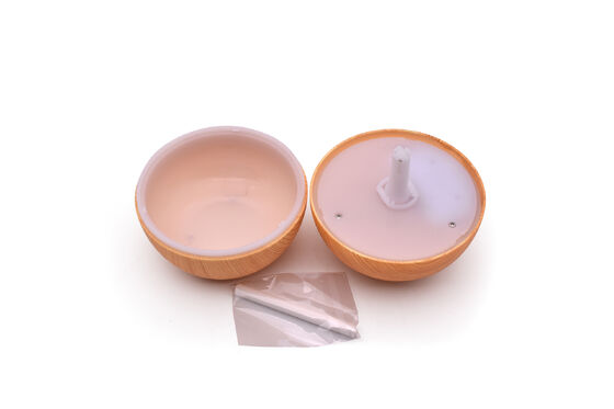 Szczupły, minimalistyczny dyfuzor z drewnianym wykończeniem i niesklizniającą podstawą